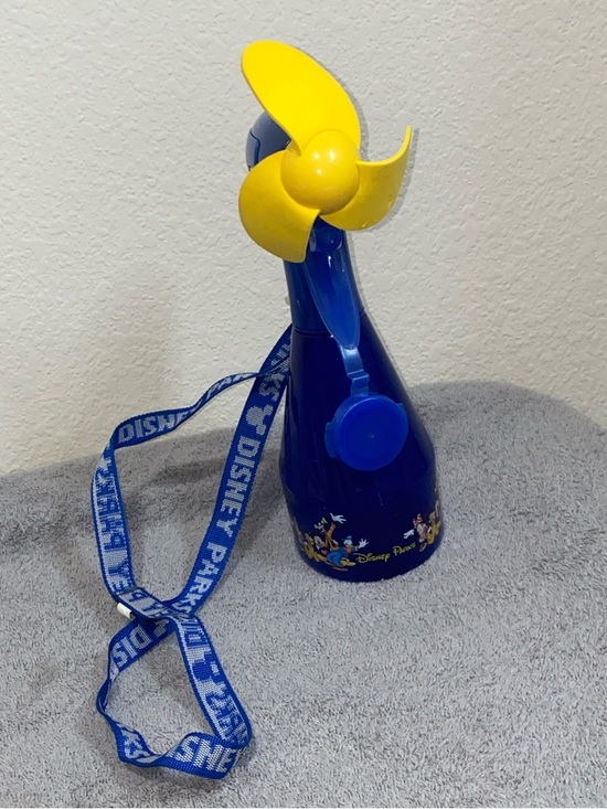 Disney Other - 🪿2006 Disney Parks Misting Water Spray Bottle with a fan and lanyard!